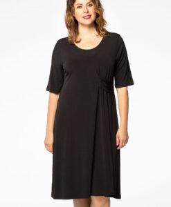 Yoek Jurk puckered | Zwart | Maat 50/52