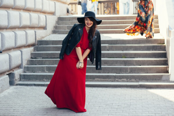Stylingtips: zo combineer je een lange jurk