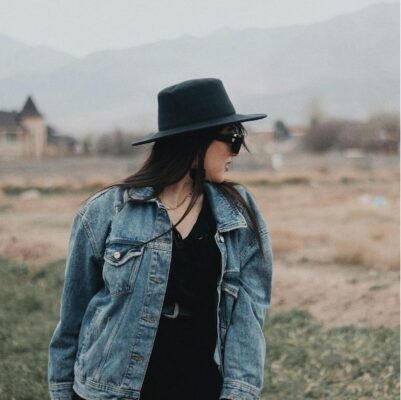 Denim voor vrouwen met een maatje meer: stijlvol, comfortabel en altijd trendy