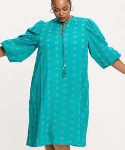 YOEK Jurk broderie anglaise | Turquoise | Maat 50/52