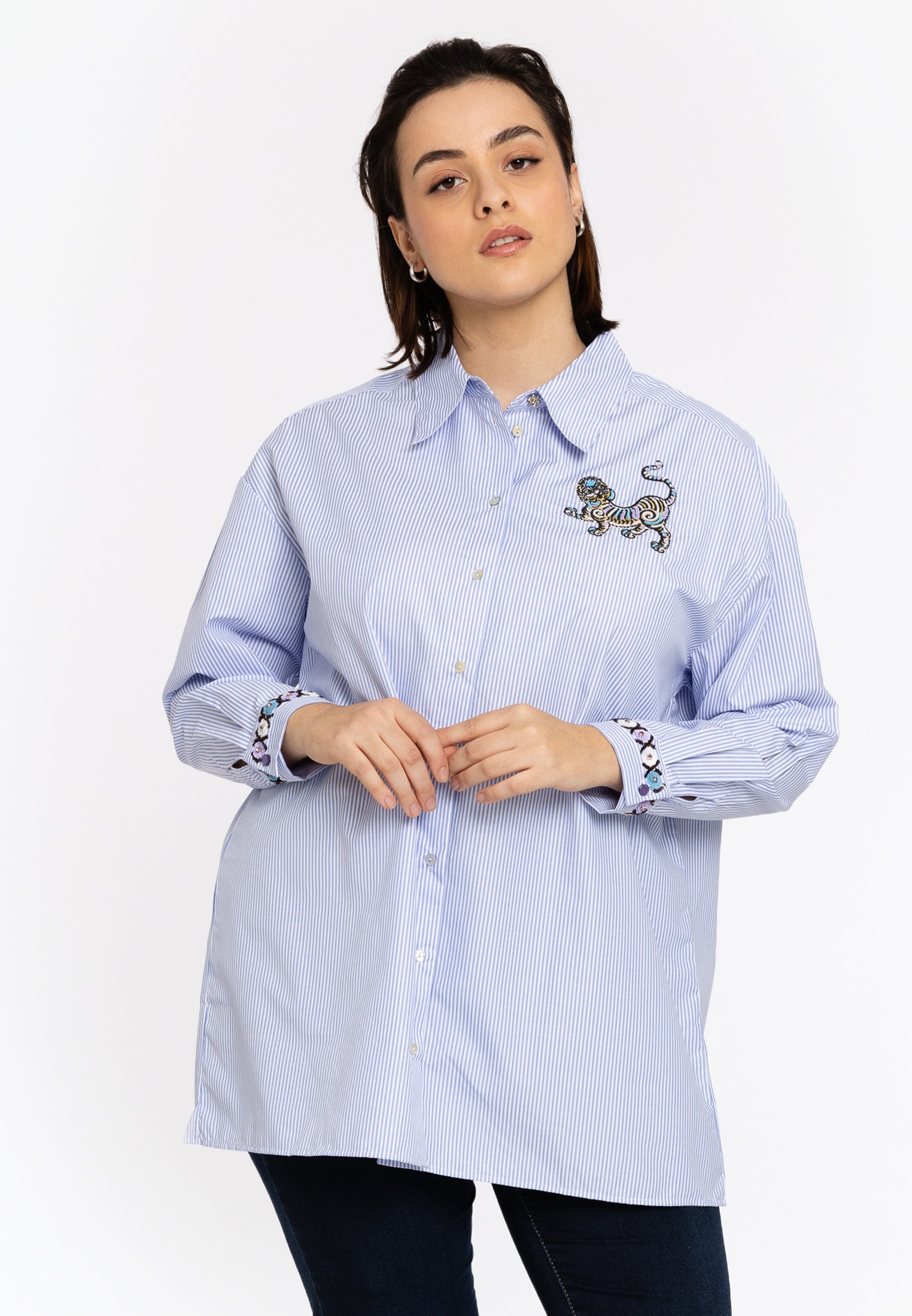 YOEK Gestreepte blouse met borduursel | Lichtblauw | Maat 54/56