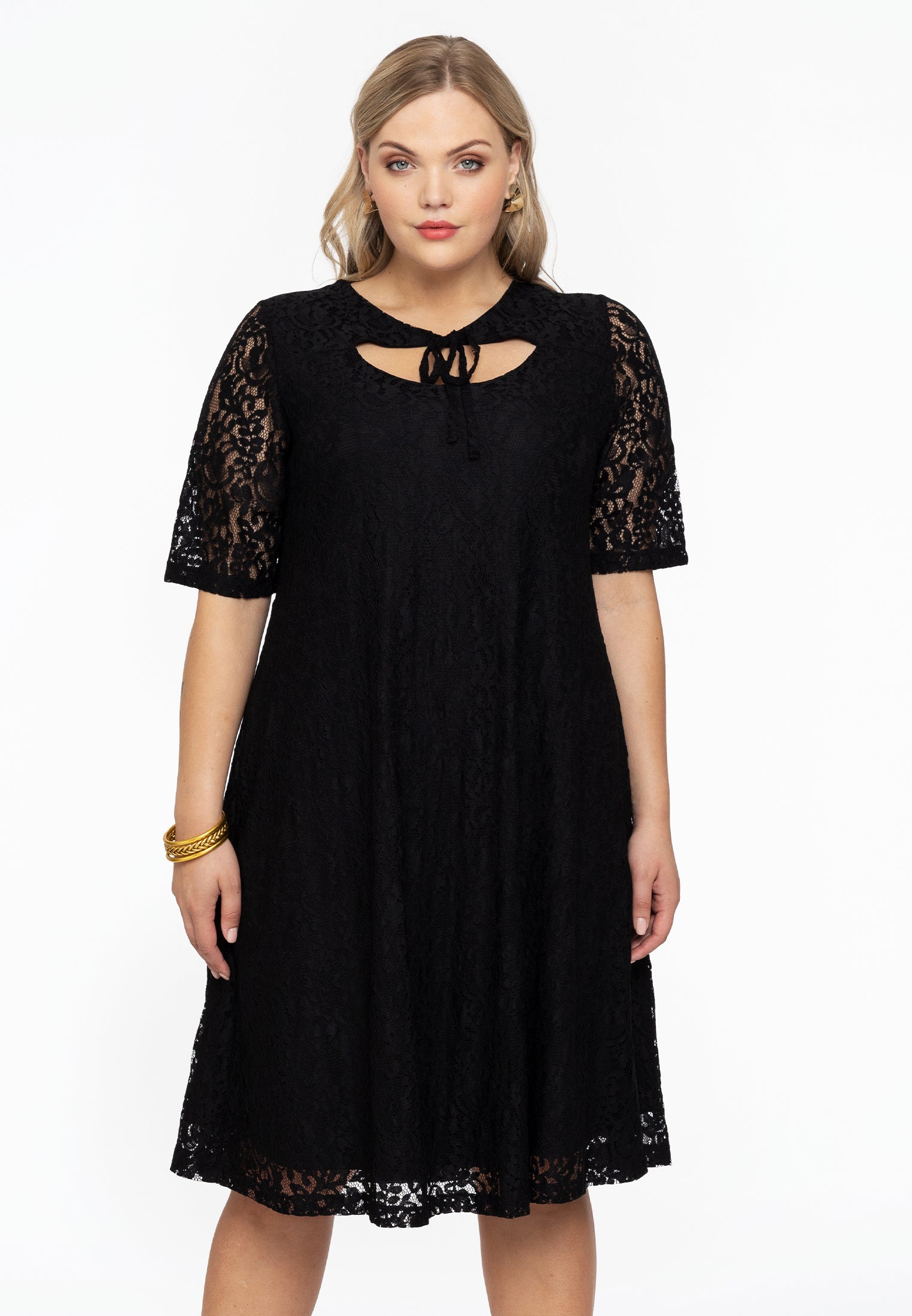 YOEK Jurk A-lijn met cut-out | Zwart | Maat 38/40