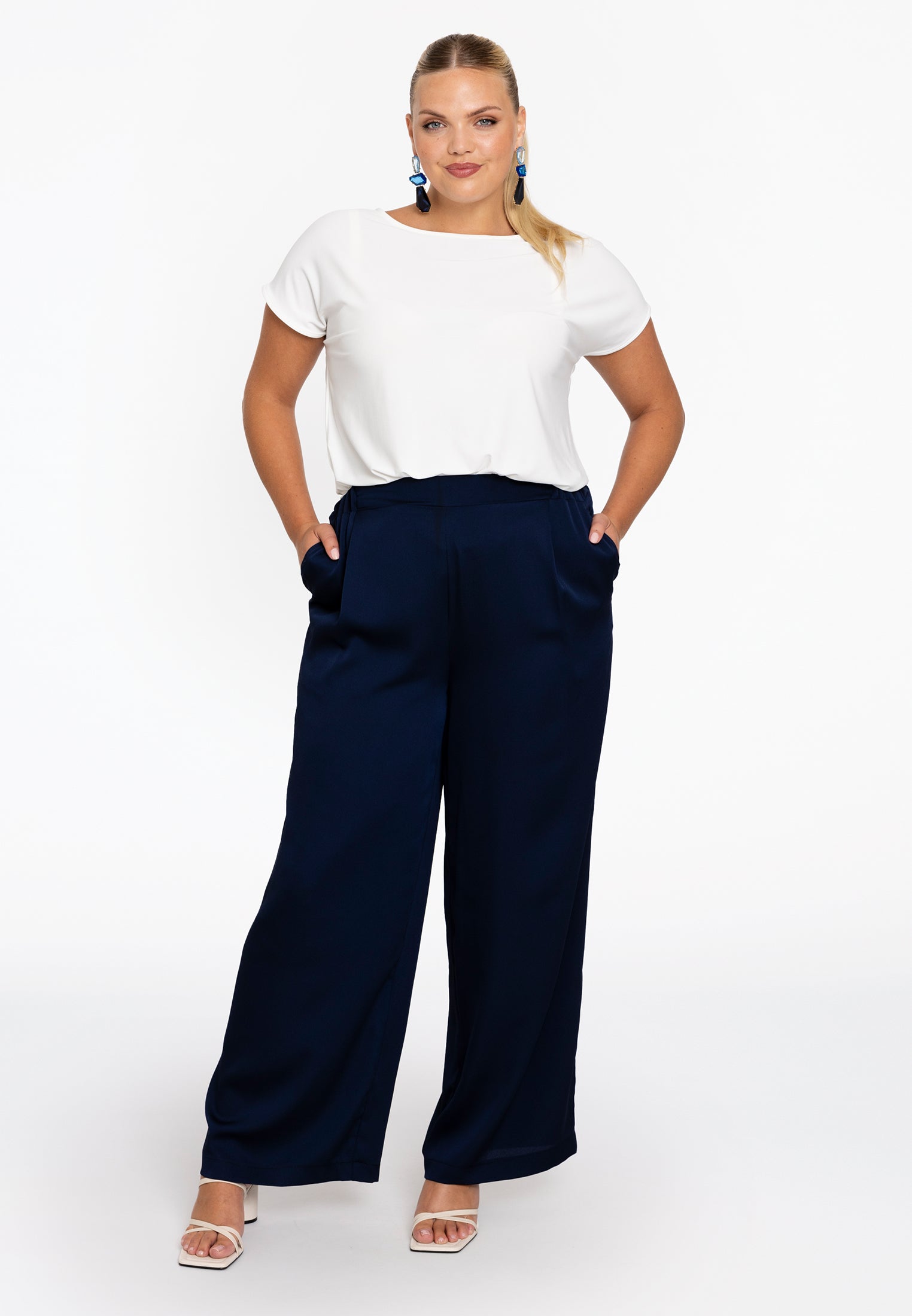 YOEK Broek met plooi SATINI | Blauw | Maat 42/44