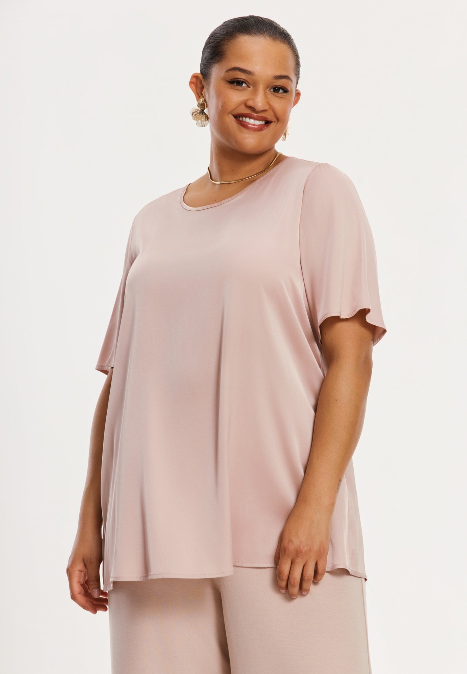 YOEK Top POWDER SATIN | Lichtbruin | Maat 42/44